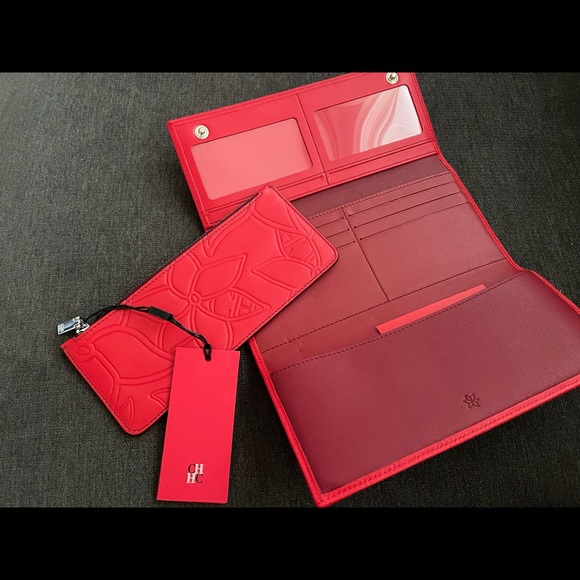 Carolina Herrera red embossed leather wallet. - Picture 4 of 5